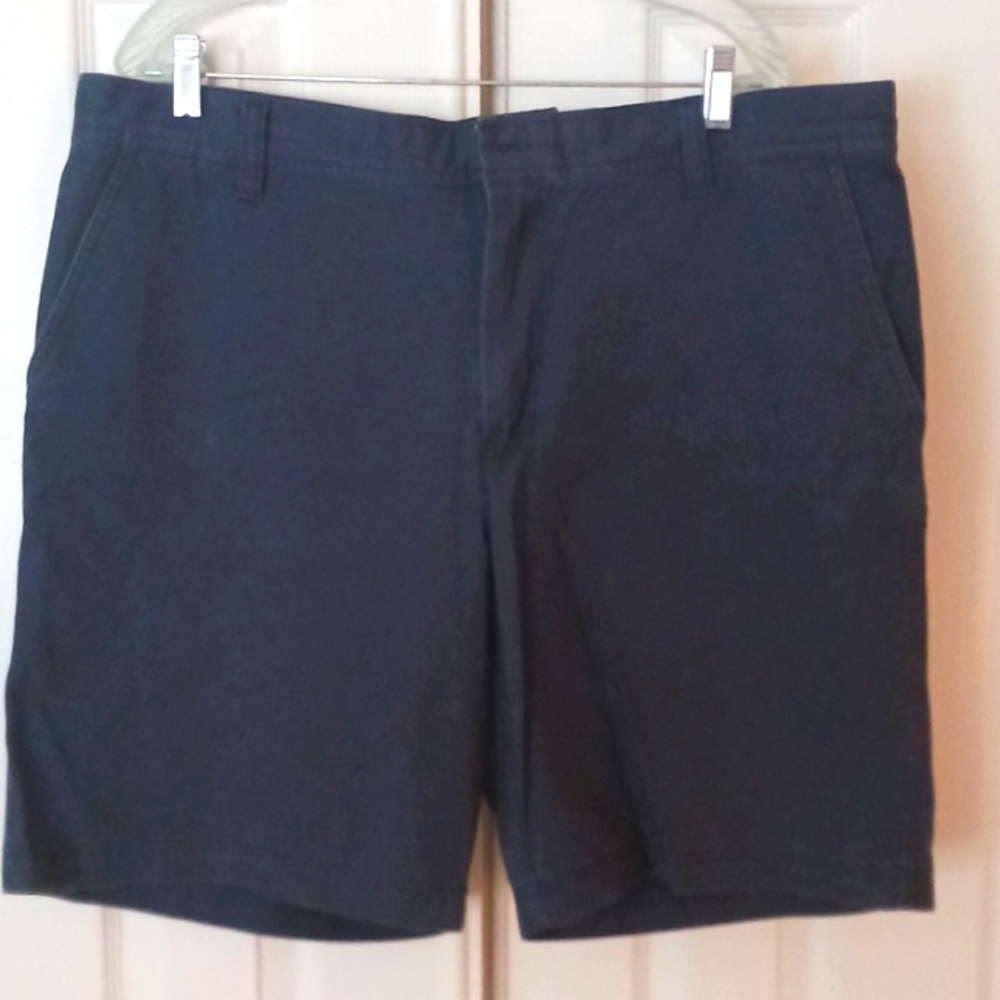 Izod Mens casual shorts Waist 40, blue, 100% cotton, 2 side pockets button waist